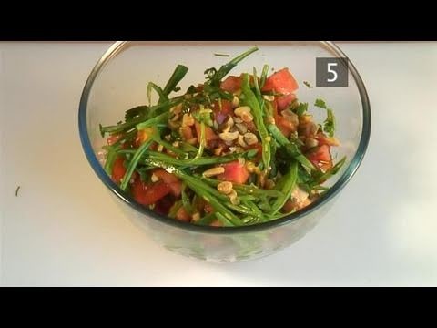How To Prepare Thai Tomato And Green Bean Salad