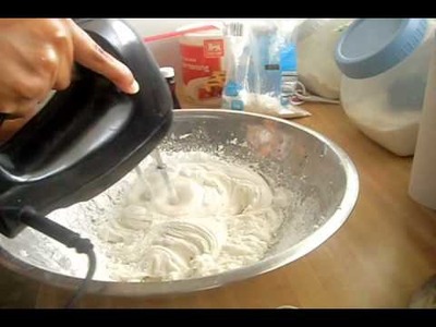 Homemade creamy white frosting for cake