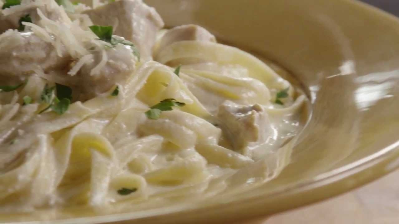 How to Make Chicken Alfredo with Fettuccini Noodles