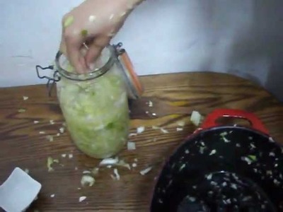 How to Make Homemade Probiotic Sauerkraut