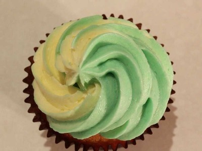 #10 Two Tone Frosting - How to Pipe 2 Colour Swirl Frosting on Cupcakes by 22do