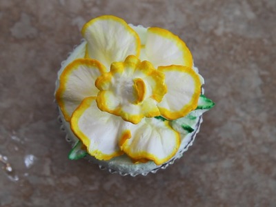 How to make a Daffodil in Butter Cream- Cake Decorating- Cup Cake