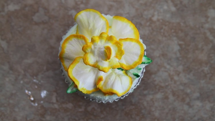 How to make a Daffodil in Butter Cream- Cake Decorating- Cup Cake