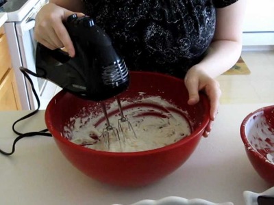 How To Make Buttercream Frosting for Decorating Cakes