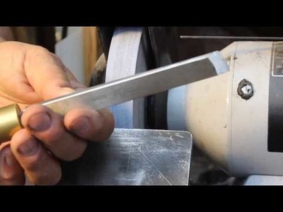 Sharpening a Skew Chisel Freehand:   woodturning