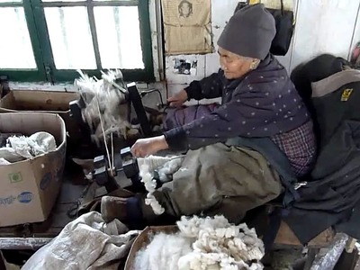 Sikkim, Traditional wool spinning lesson with spindle