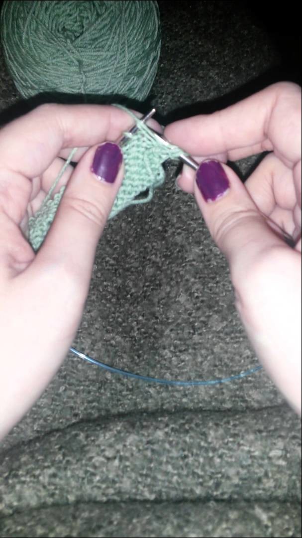 Continental knitting with a fast and easy way to purl