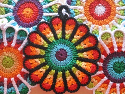 Crochet Flower Potholders (free patterns)