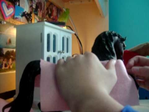 PEOPLE IT WAS IN 2009! - How to make a SIMPLE Blanket and breastplates for your Breyer horse. PART 1
