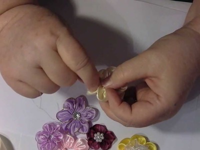 HOW  TO MAKE A DAISY RIBBON FLOWER