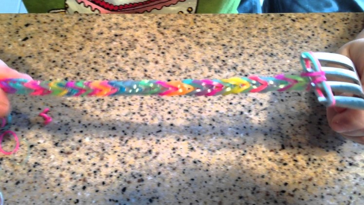 How to make a fishtail rainbow bracelet with a fork.