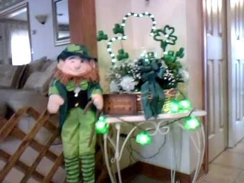 Ohh the Leprechauns have arrived!  St. Patrick's Day Decoration time!!