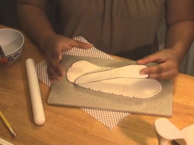 Making a Shoe in Gumpaste