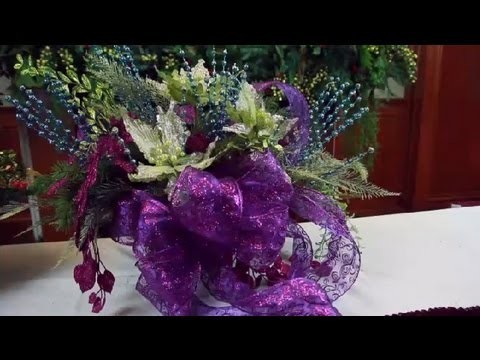How to Make a Christmas Centerpiece With Bows : Decorating for Christmas