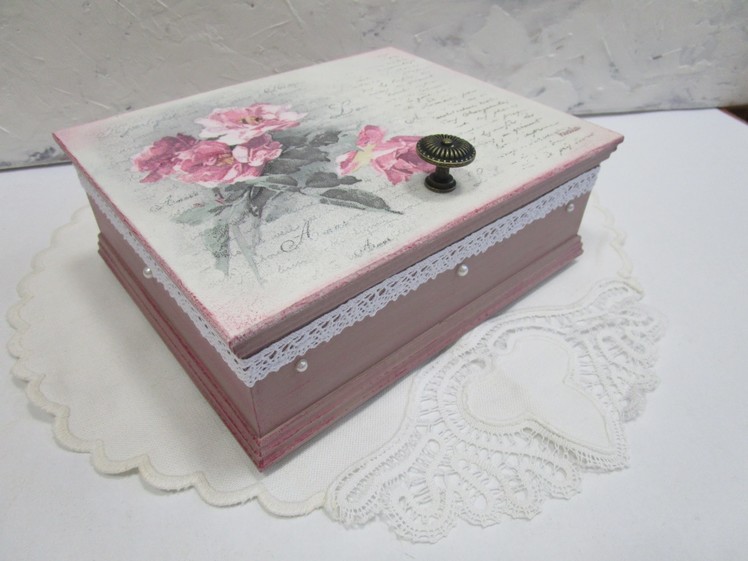 Decoupage tutorial - DIY.  How to decoupage a box with napkins. Decoupage tutorial for beginners.