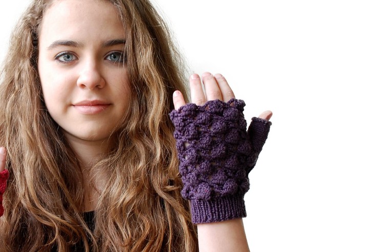 PINEAPPLE STITCH FINGERLESS GLOVES   An original design & stitch combination by the Casting On Couch
