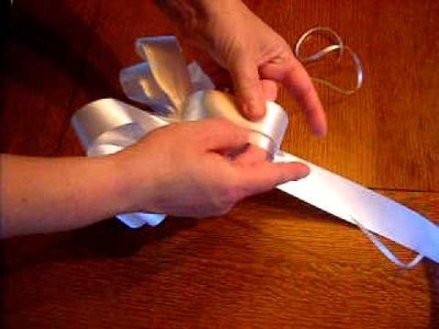 How to Make a Beautiful Wedding Pew Bow Fluffing Instructions