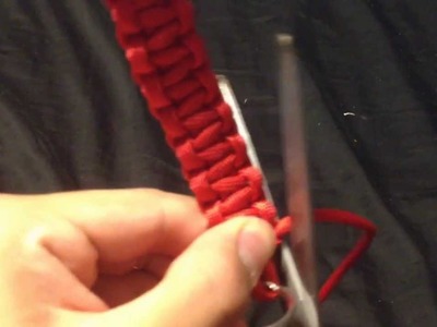 How To Make a Paracord Keychain.lanyard. (Cobra weave)
