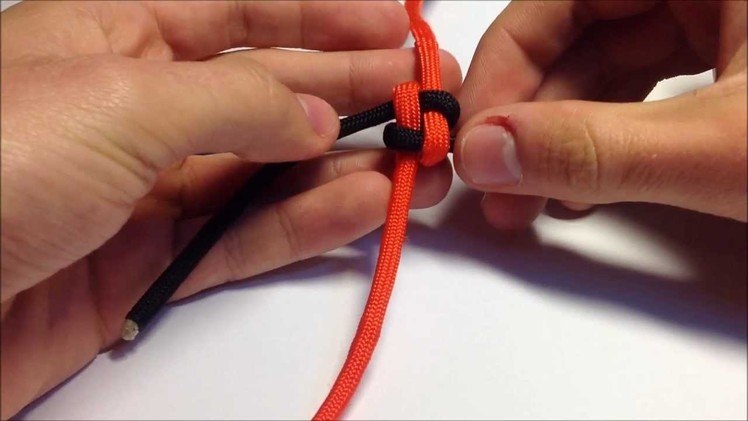 How to tie. make  a paracord box. square knot lanyard
