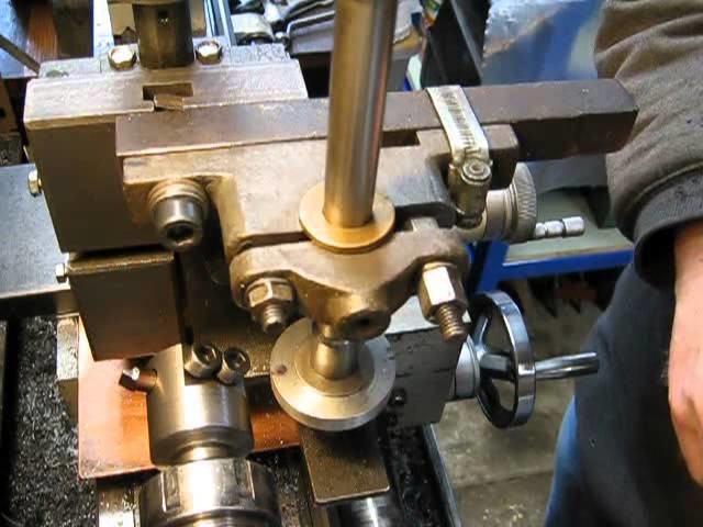 Make gears on a lathe - cutting direction