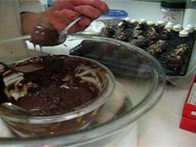 How to Coat Cookies in Chocolate Candy Melt