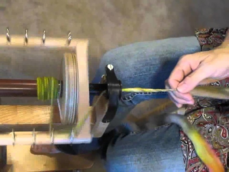 How to  hand spin thick and thin yarn Part I