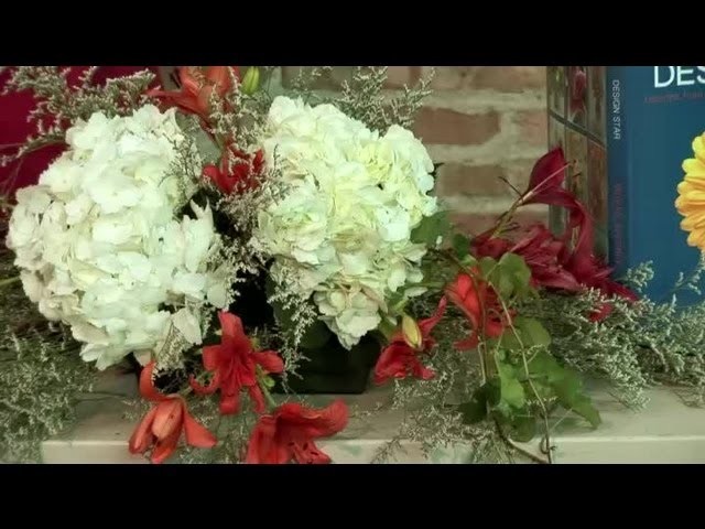 How to Make a Wedding Centerpiece for the Head Table With Flowers : Floral Design