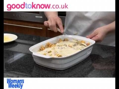 How to make pasta bake with a cheesy topping