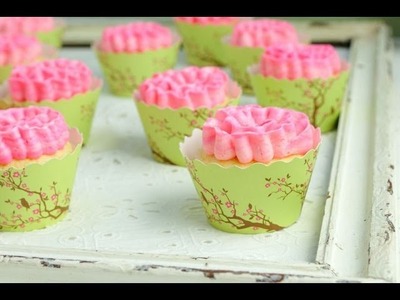 How To Make Ruffle Cupcakes, Piping Ruffles on Cupcakes, Easy Cupcake Decorating