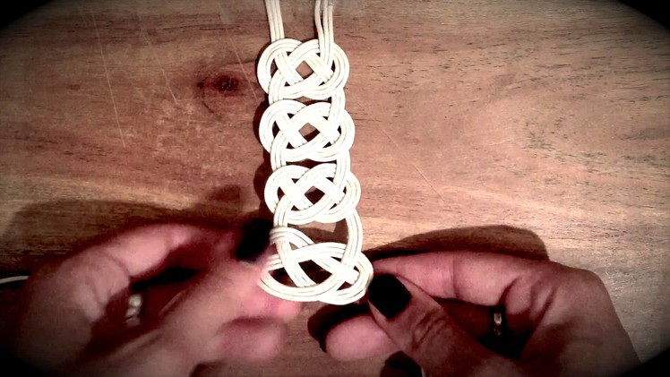 Tutorial: handmade bracelet, waxed cotton thread.
