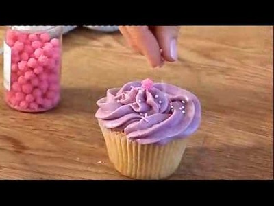 Xanthe Milton teaches four different icing techniques for cupcakes