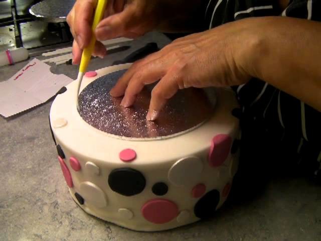 Stacking 3 tier cake tutorial 001