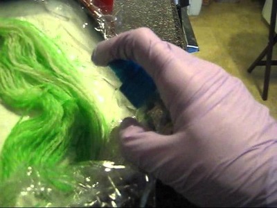 Dyeing Experiment: Dyeing Yarn with a Spray Bottle
