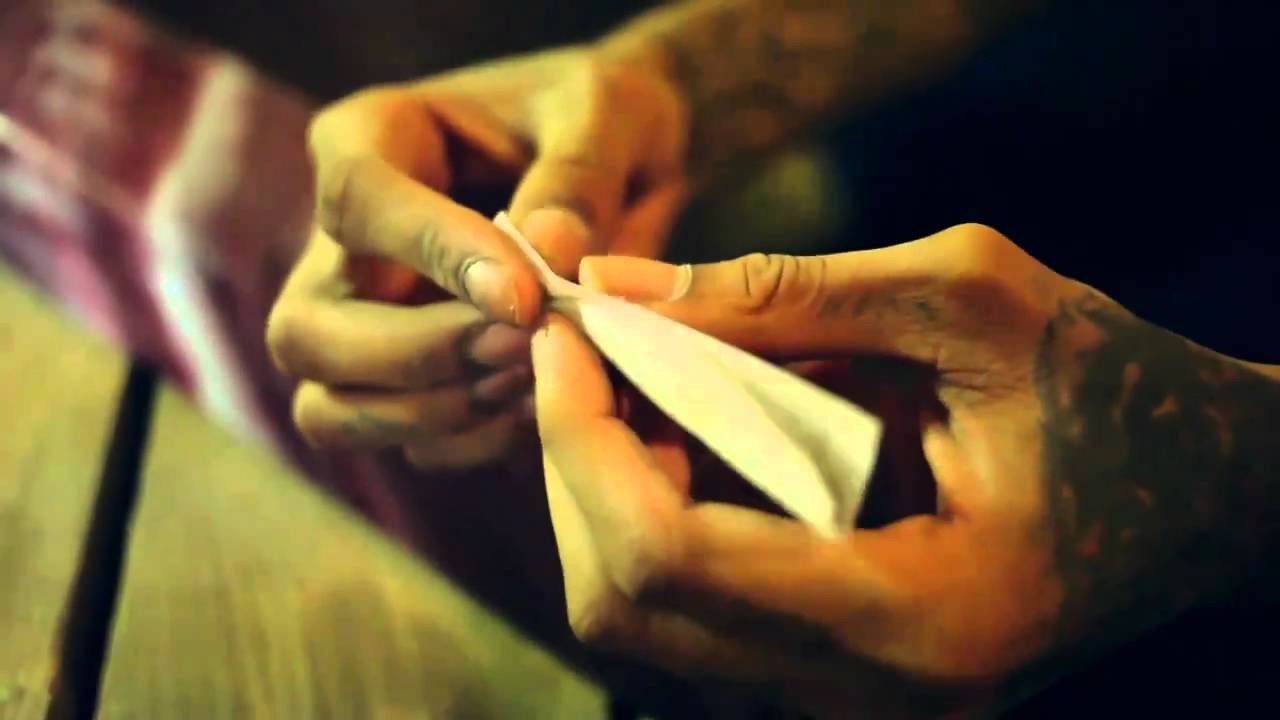 How to Roll a Perfect Joint - Wiz Khalifa