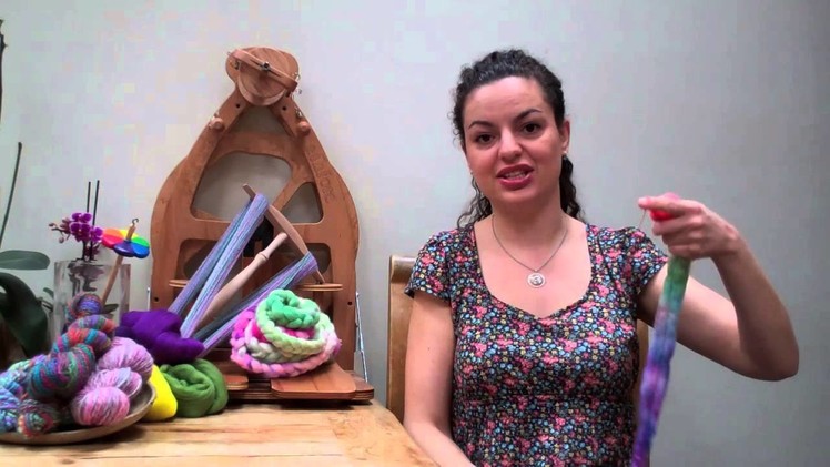How to make colourful yarn using a drop spindle