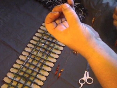 HOW TO USE A BUTTERFLY LOOM