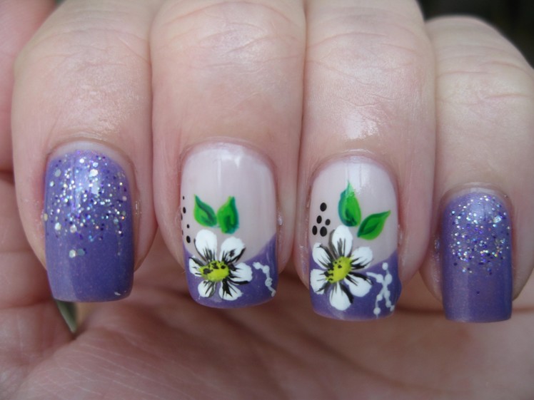 Nail art: Daisy on purple french