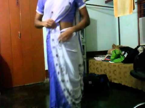 Supriya demonstrarting How to wear Mekhela-Sador