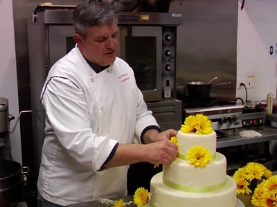 Wedding Cakes : How to Put Silk Flowers on Wedding Cake