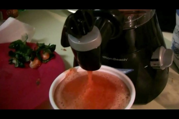 How to make an amazing strawberry ice smoothie in minutes