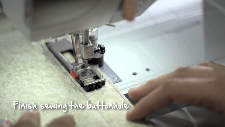 4.10 BERNINA 530 and 550 QE: how to sew a buttonhole