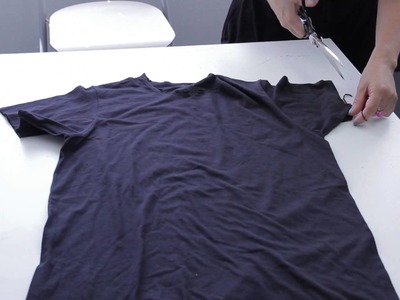 How to Cut a Slouchy T-Shirt : Fashion Project