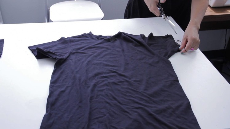 How to Cut a Slouchy T-Shirt : Fashion Project