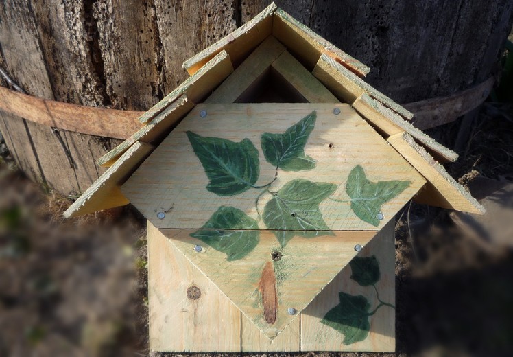 How to make a Repurposed Wood Bird House Nesting Box for Blue Tits & Chickadees. Caja nido en palets