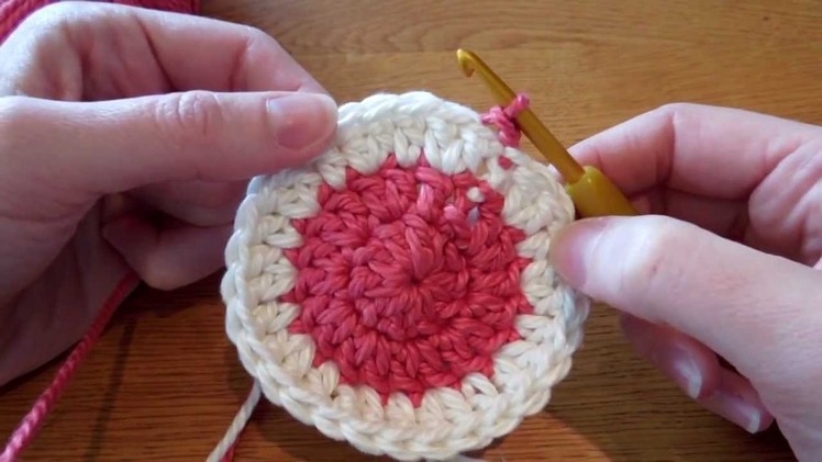 (Crochet) Joining a round with a new colour with crochet - HappyBerry