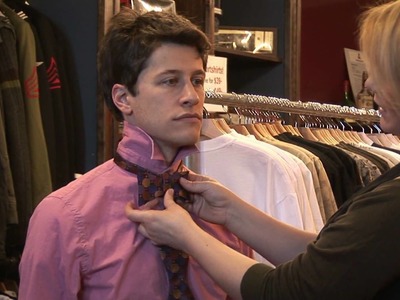 Men's Fashion Tips : How to Tie a Ribbon Bow Tie