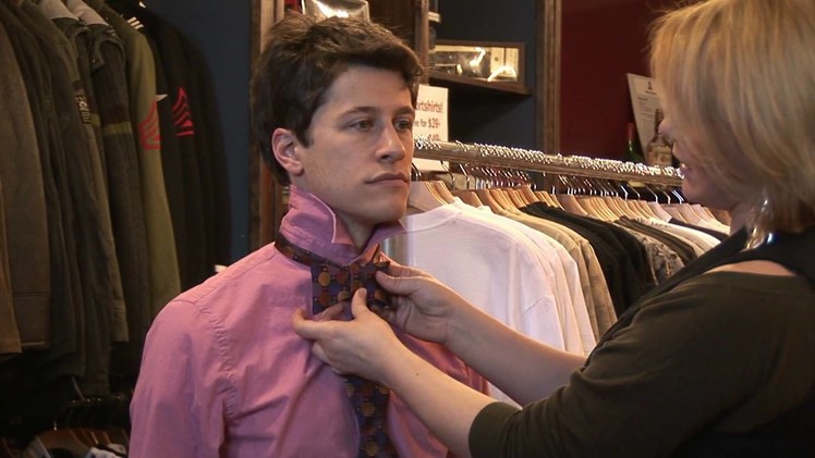 Men's Fashion Tips : How to Tie a Ribbon Bow Tie