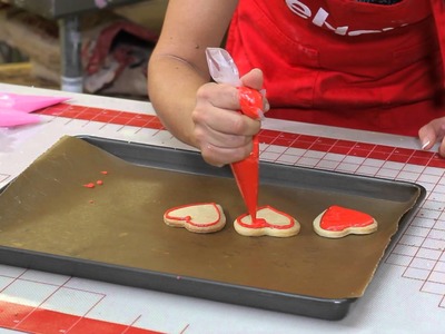 How to Decorate Sugar Cookies Made With a Heart Cutter : Cookies & Dessert