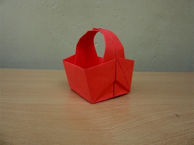 How to Make a Paper Easter Basket - Easy Tutorials