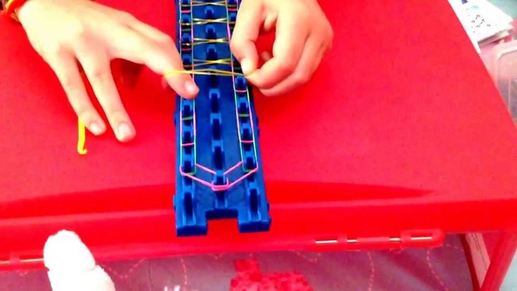 How to make an Infinity bracelet with Crazy Loom